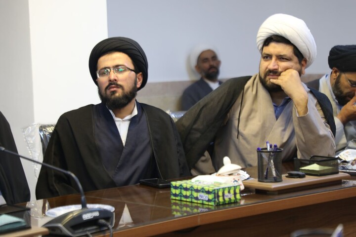 تصاویر/ نشست بصیرتی به مناسبت فرارسیدن هفته قوه قضائیه برگزار شد