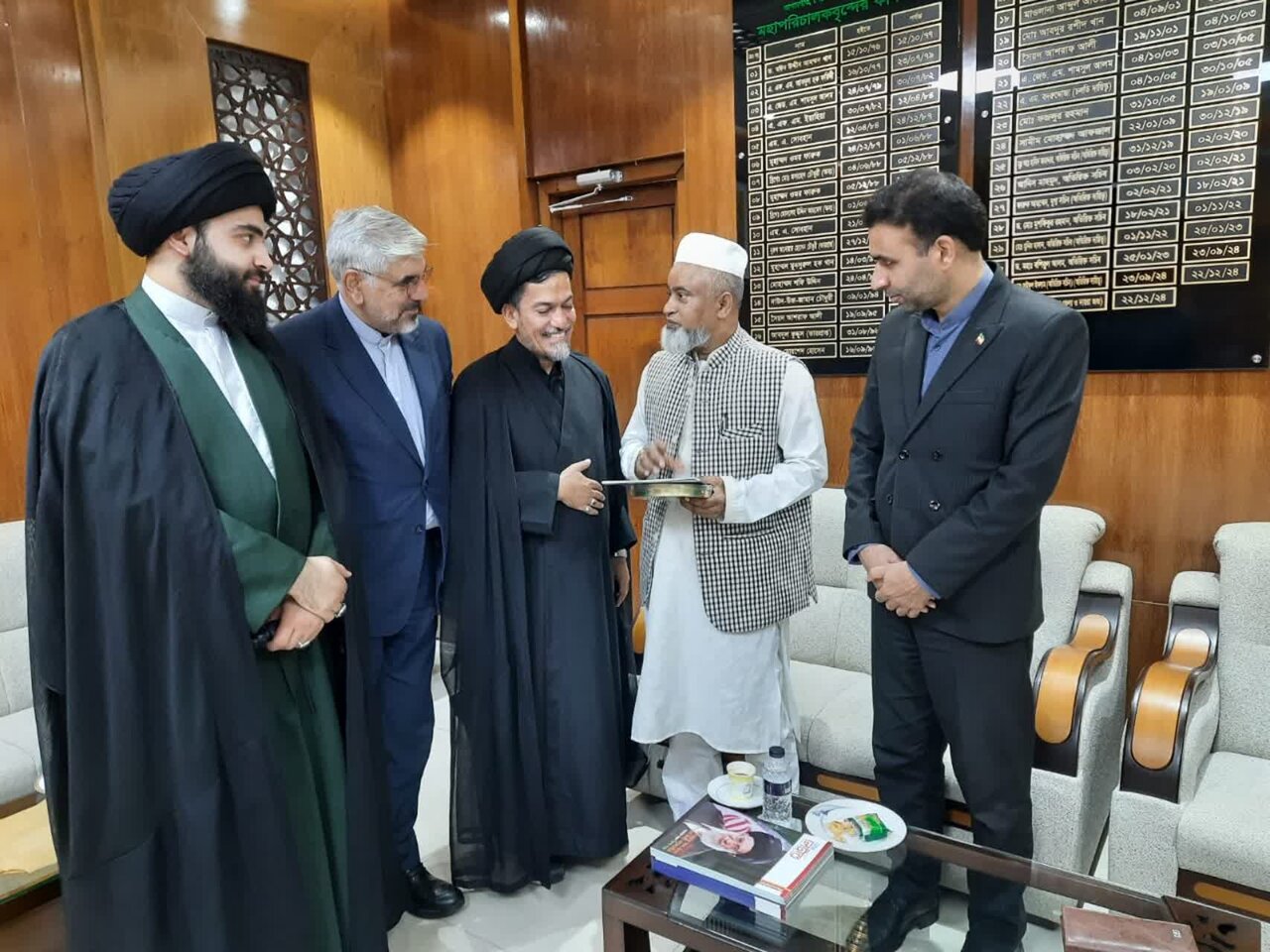 دیدار نماینده ولی فقیه در بنگلادش با رئیس بنیاد اسلامی بنگلادش