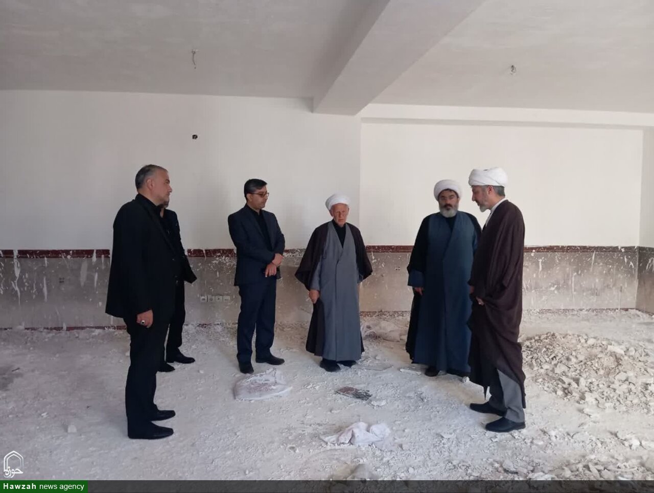 معاون پشتیبانی حوزههای علمیه کشور از مدرسه علمیه علوی هیدج بازدید کرد