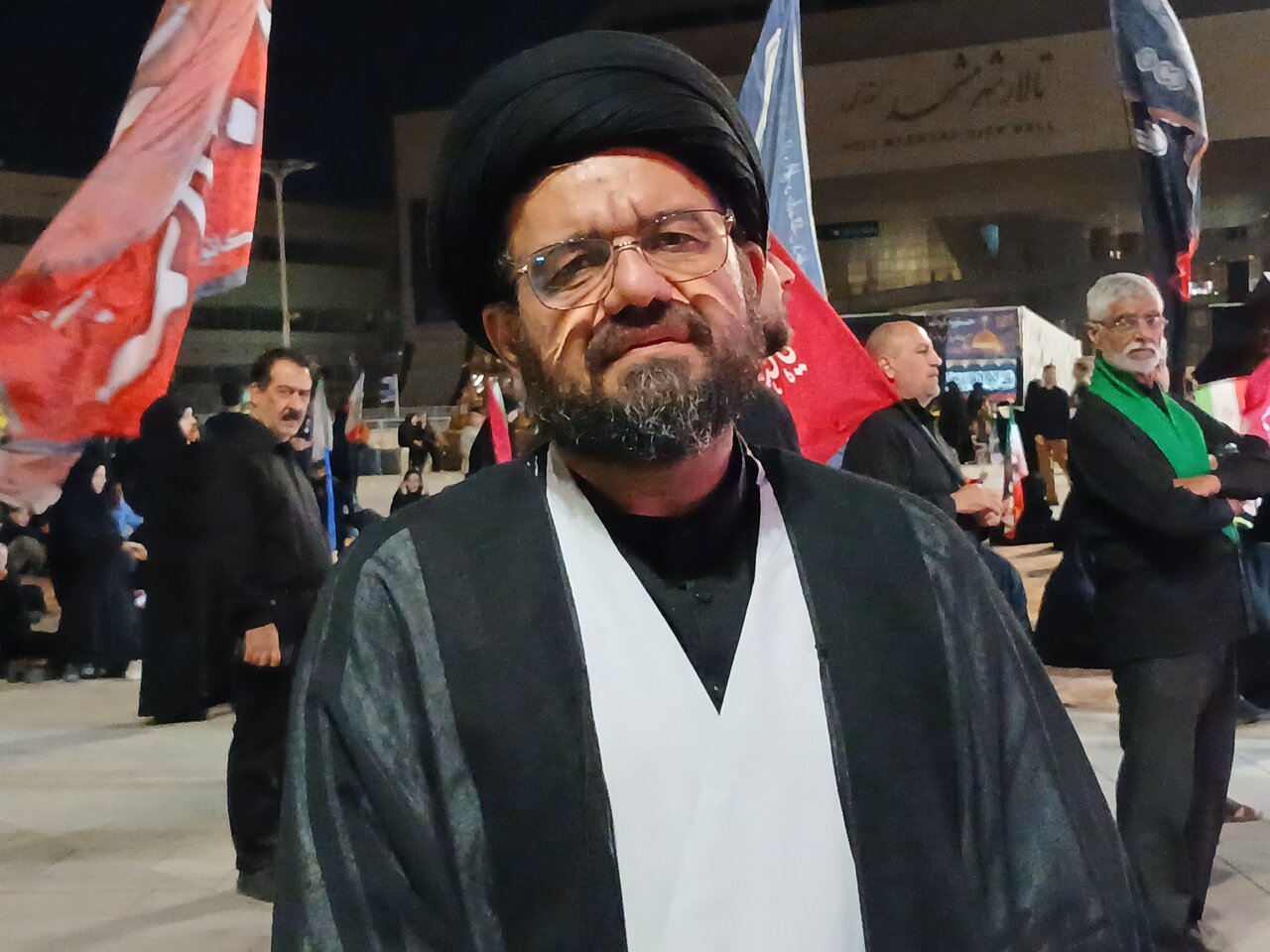 نخبگان حوزه باید جامعه را نسبت به دشمنان اسلام آگاه کنند