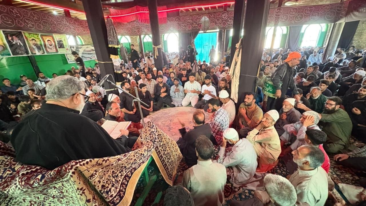 कर्बला की घटना अत्याचार के विरुद्ध दृढ़ता, स्वतंत्रता और मानवीय मूल्यों का अबदी संदेश हैः आगा सय्यद हसन