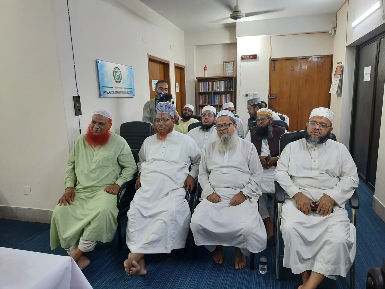 বাংলাদেশে ইরানের সর্বোচ্চ নেতার প্রতিনিধির সঙ্গে ঢাকার বিশিষ্ট সুন্নি আলেম, শিক্ষাবিদ ও ইমামদের মতবিনিময়