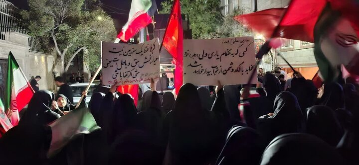 تصاویر/ اجتماع حماسی نمازگزاران مسجد المهدی (ع) در خون خواهی امام شهید