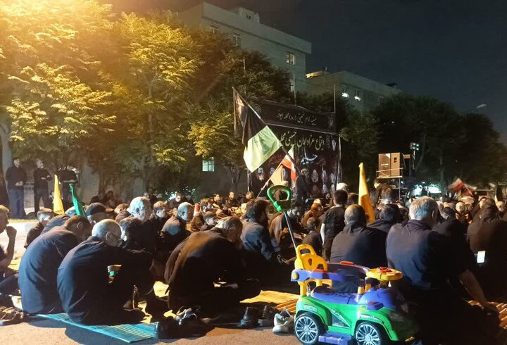 تصاویر/ اجتماع حماسی نمازگزاران مسجد المهدی (ع) در خون خواهی امام شهید