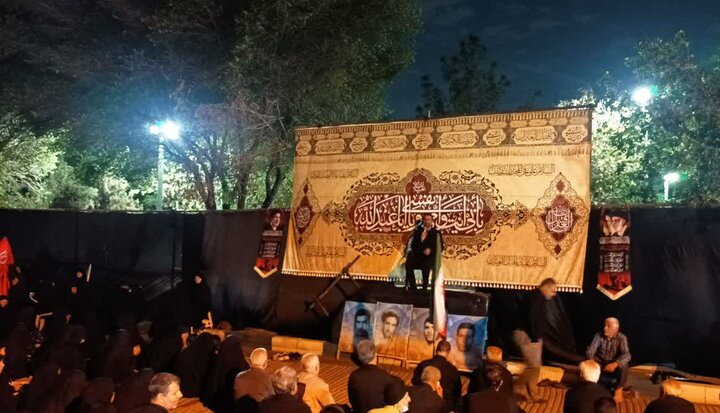 تصاویر/ اجتماع حماسی نمازگزاران مسجد المهدی (ع) در خون خواهی امام شهید