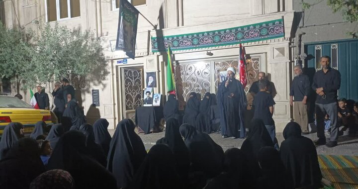 تصاویر/ اجتماع حماسی نمازگزاران مسجد المهدی (ع) در خون خواهی امام شهید