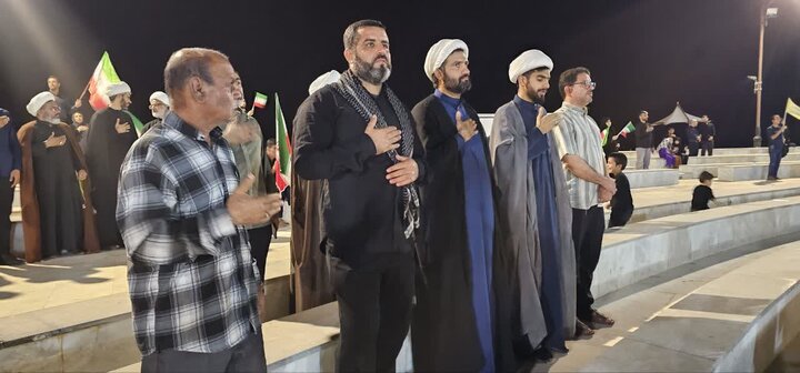 تصاویر/ اجتماع شبانه مردم کنگان در حمایت از نظام و رهبری