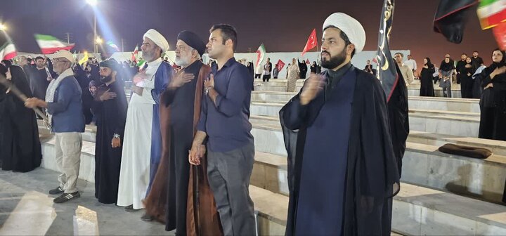 تصاویر/ اجتماع شبانه مردم کنگان در حمایت از نظام و رهبری