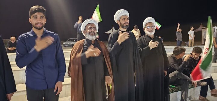 تصاویر/ اجتماع شبانه مردم کنگان در حمایت از نظام و رهبری
