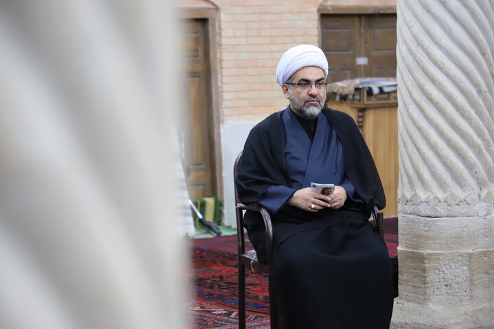 تصاویر گردهمایی علمای اهل سنت و تشیع و بررسی ابعاد شخصیت تقریبی قائد شهید امت
