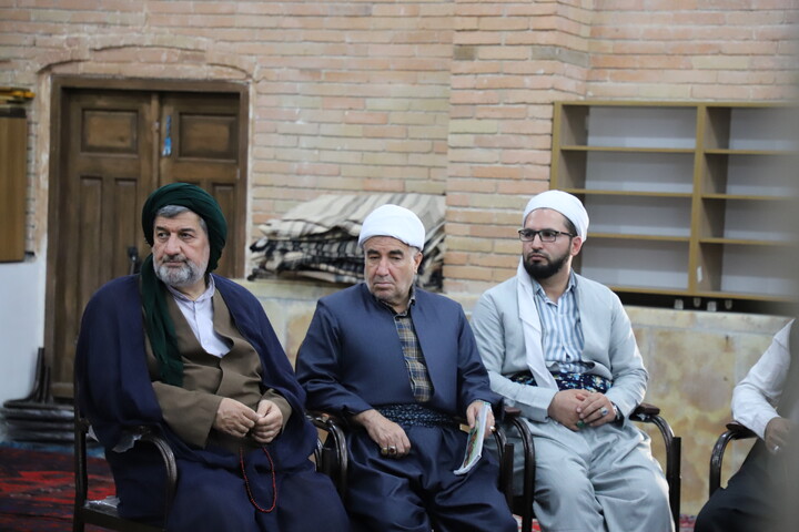 تصاویر گردهمایی علمای اهل سنت و تشیع و بررسی ابعاد شخصیت تقریبی قائد شهید امت