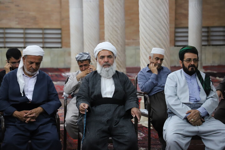تصاویر گردهمایی علمای اهل سنت و تشیع و بررسی ابعاد شخصیت تقریبی قائد شهید امت