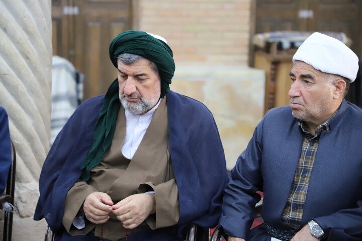 تصاویر گردهمایی علمای اهل سنت و تشیع و بررسی ابعاد شخصیت تقریبی قائد شهید امت