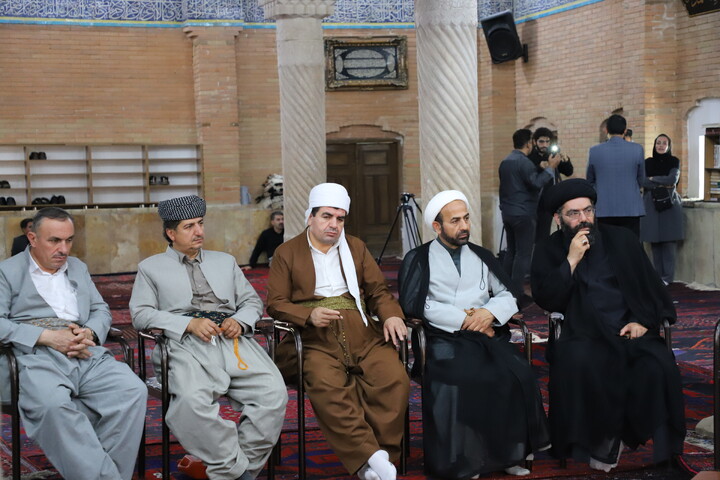 تصاویر گردهمایی علمای اهل سنت و تشیع و بررسی ابعاد شخصیت تقریبی قائد شهید امت