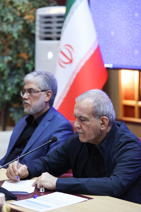 تصاویر/ نشست رئیس جمهور با جمعی از اساتید مدیریت دانشگاه‌های کشور