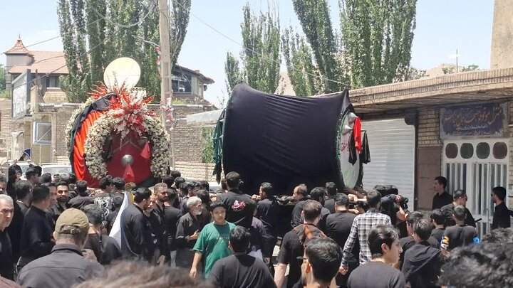 تصاویر/آیین سنتی مذهبی نخل‌گردانی در روز شش امام حسین(ع) در نیاسر