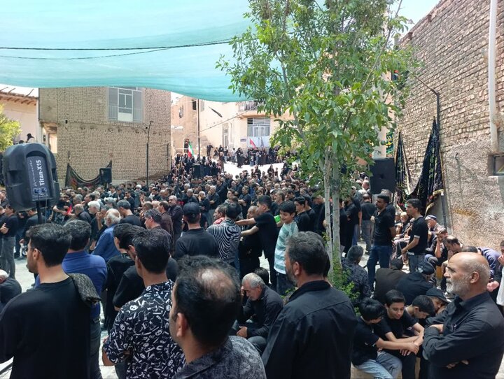 تصاویر/آیین سنتی مذهبی نخل‌گردانی در روز شش امام حسین(ع) در نیاسر