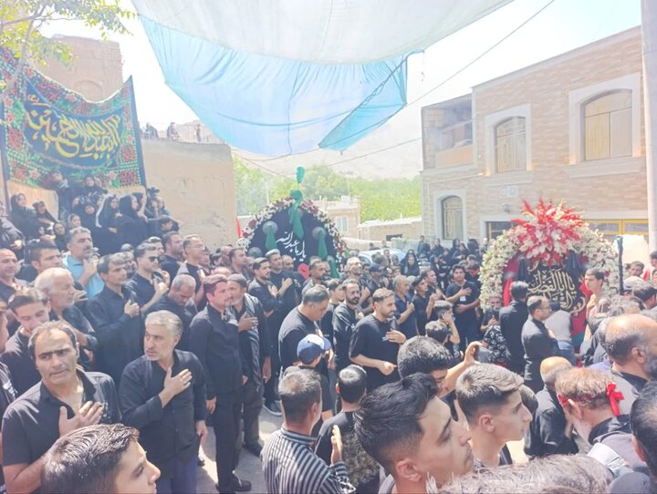 تصاویر/آیین سنتی مذهبی نخل‌گردانی در روز شش امام حسین(ع) در نیاسر