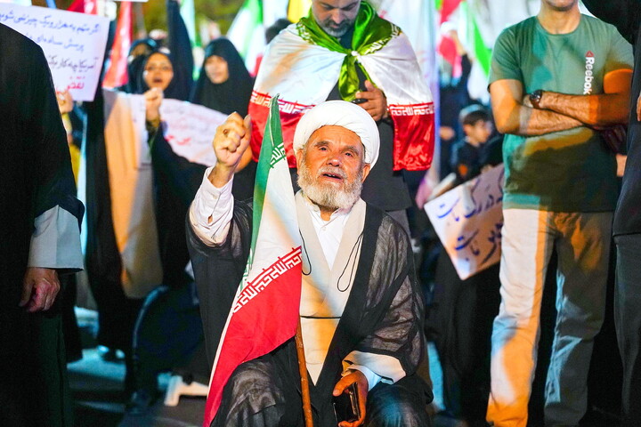 تصاویر/ تجمع باشکوه مردم نیروگاه قم در چله سوم شهادت قائد امت و شهدای جنگ رمضان