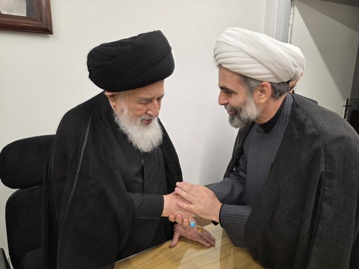 حضور خادمان حرم حضرت معصومه(س) در محفل روضه بیت آیت‌الله گلپایگانی