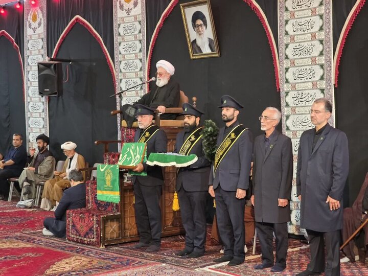 حضور خادمان حرم حضرت معصومه(س) در محفل روضه بیت آیت‌الله گلپایگانی