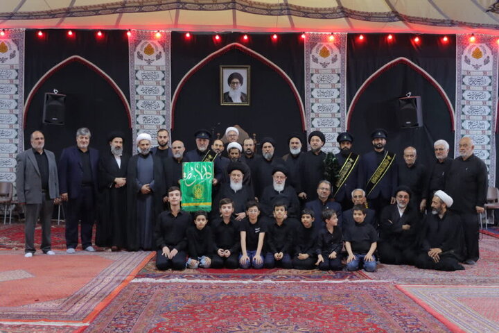 حضور خادمان حرم حضرت معصومه(س) در محفل روضه بیت آیت‌الله گلپایگانی