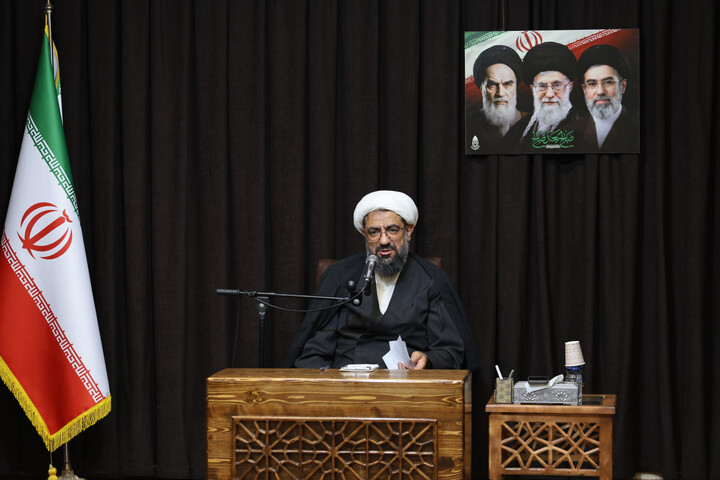 تصاویر / دیدار جمعی از فعالان فرهنگی و مطالبه‌گران با نماینده ولی فقیه در استان همدان