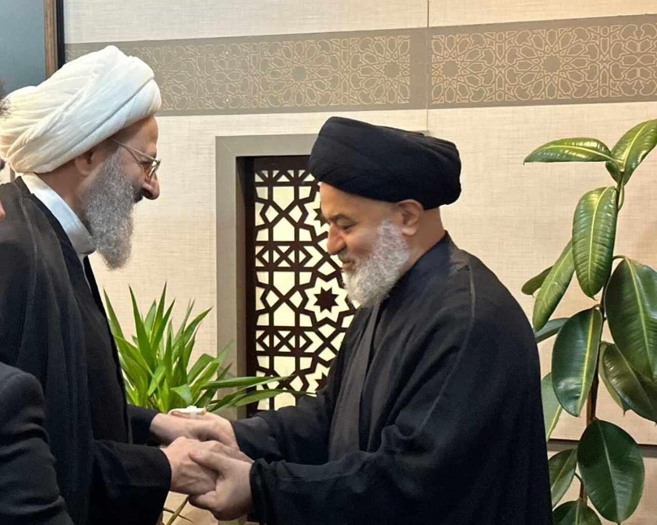 دیدار تولیت آستان مقدس حضرت عباس (علیه‌السلام) با آیت‌الله فقیهی