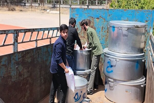 موکب بزرگ طلاب کرمانشاه در مصلای تهران میزبان زائران تشییع رهبر شهید+تصاویر