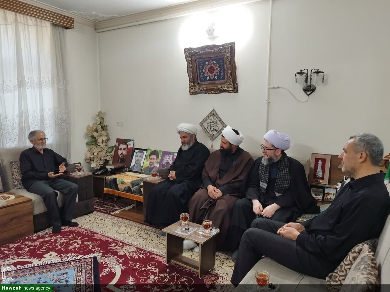 دیدار مسئولان تبلیغات اسلامی زنجان با خانواده شهید احسان کرمی؛ تأکید بر لزوم انتقال فرهنگ مقاومت به نسل جوان + عکس