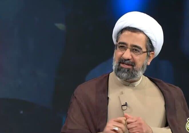ارتباط قوی انسان با خدا سبب هدایت و نصرت الهی می شود