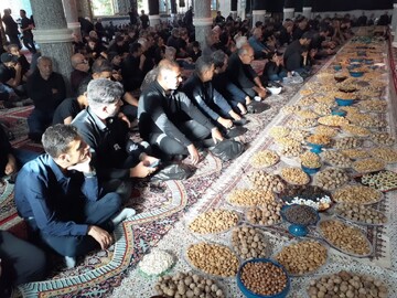 آیین سنتی مذهبی سفره برکت شهر برزک برگزار شد+ تصاویر