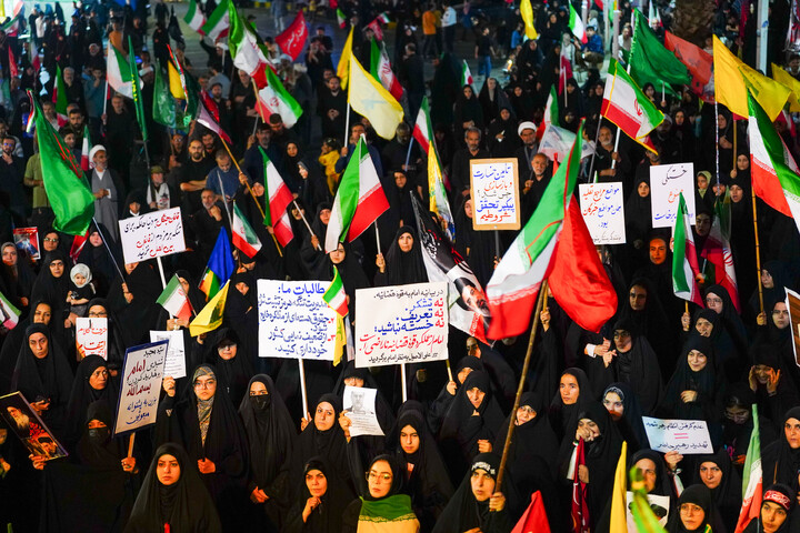تصاویر/ تجمع باشکوه مردم نیروگاه قم در چله سوم شهادت قائد امت و شهدای جنگ رمضان