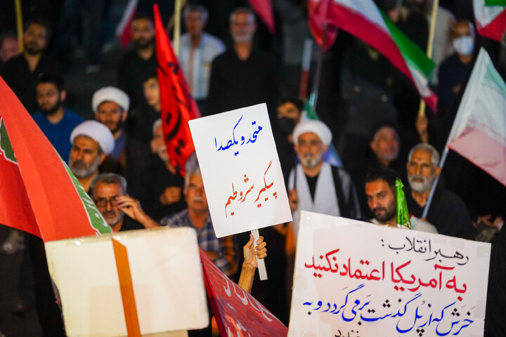تصاویر/ تجمع باشکوه مردم نیروگاه قم در چله سوم شهادت قائد امت و شهدای جنگ رمضان