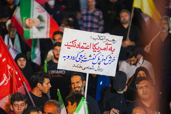 تصاویر/ تجمع باشکوه مردم نیروگاه قم در چله سوم شهادت قائد امت و شهدای جنگ رمضان
