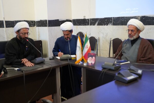 تصاویر/ برگزاری محفل شعر «بعثت خون» با حضور شاعران حوزوی در کرمانشاه