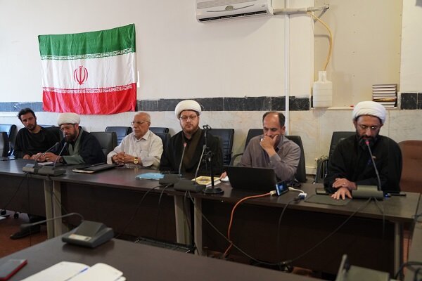 تصاویر/ برگزاری محفل شعر «بعثت خون» با حضور شاعران حوزوی در کرمانشاه