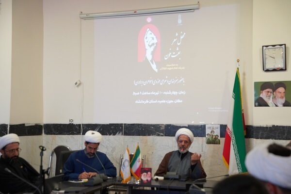تصاویر/ برگزاری محفل شعر «بعثت خون» با حضور شاعران حوزوی در کرمانشاه