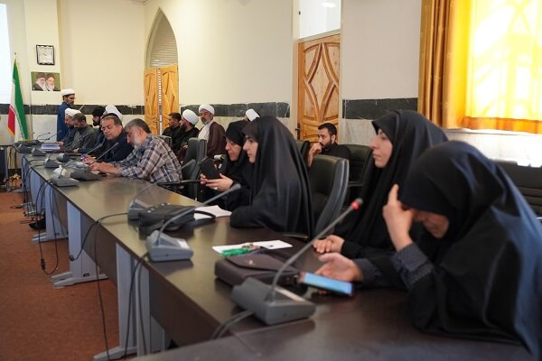 تصاویر/ برگزاری محفل شعر «بعثت خون» با حضور شاعران حوزوی در کرمانشاه