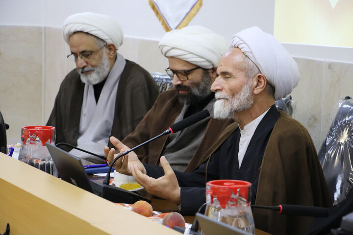 تصاویر| نشست ماهانه مدیران مدارس علمیه استان اصفهان