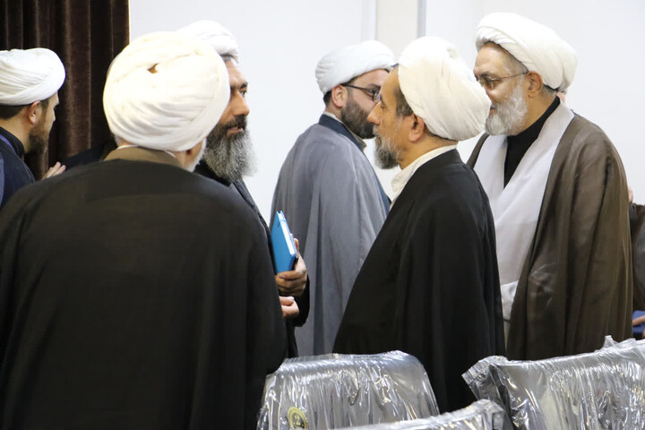 تصاویر| نشست ماهانه مدیران مدارس علمیه استان اصفهان