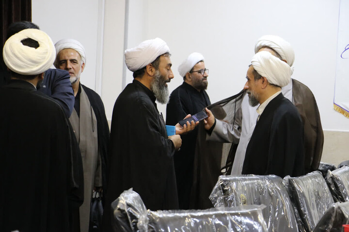 تصاویر| نشست ماهانه مدیران مدارس علمیه استان اصفهان