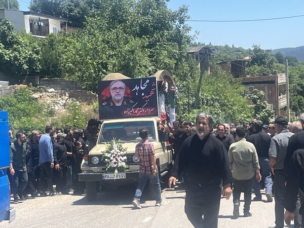 تشییع مجاهد شهید اکبرزاده در زادگاهش روستای پهنه‌کلا