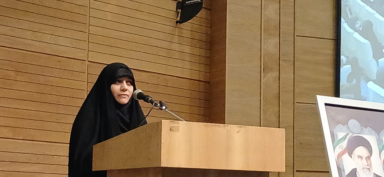 بانوان شهیدپرور، پرچمداران جهاد تبیین هستند/شهادت خانوادگی، جلوه‌ای از تربیت عاشورایی است