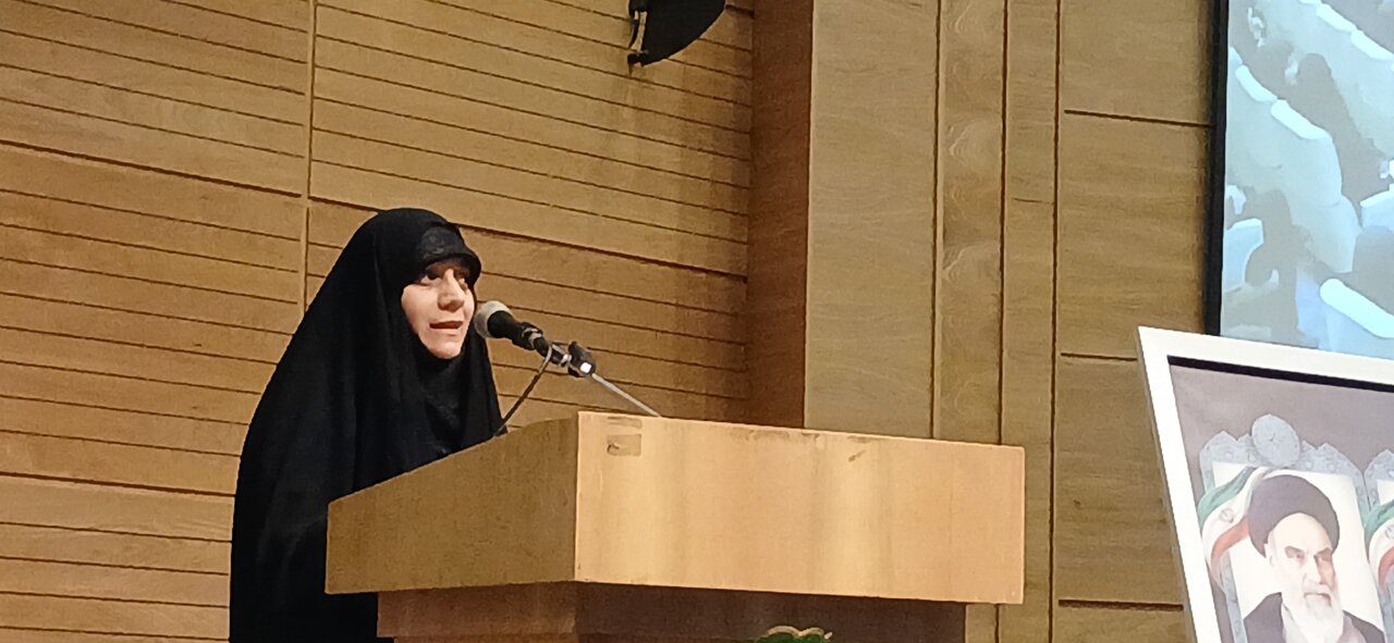 بانوان شهیدپرور، پرچمداران جهاد تبیین هستند/شهادت خانوادگی، جلوه‌ای از تربیت عاشورایی است