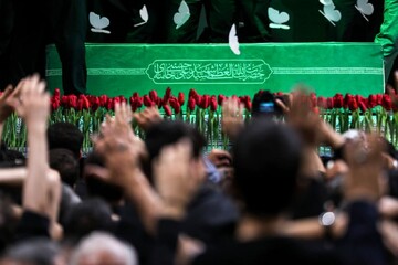حضور در آیین تشییع پیکر مطهر رهبر شهید، نمایش وفاداری به راه نورانی امام شهید است