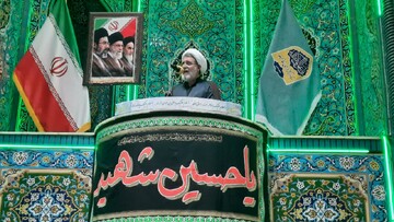 تاکید امام جمعه خمین بر لزوم برخورد قاطع با عادی‌سازی روابط با دشمن