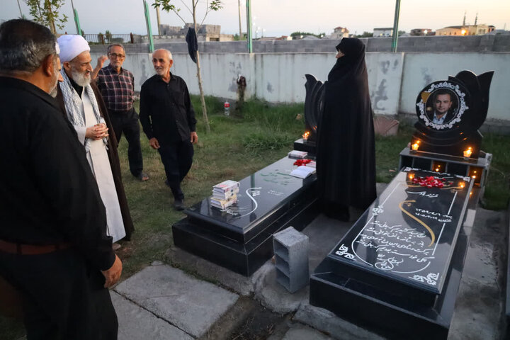 حضور نماینده ولی فقیه مازندران در نمازجماعت و قرائت فاتحه بر مزار شهید گمنام