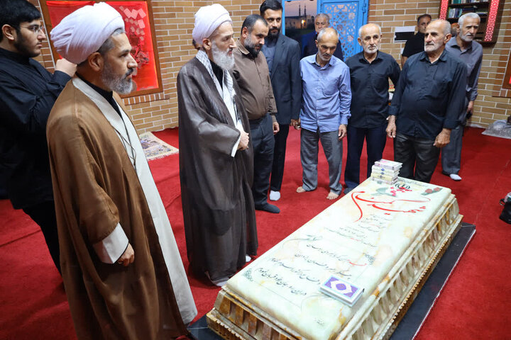 حضور نماینده ولی فقیه مازندران در نمازجماعت و قرائت فاتحه بر مزار شهید گمنام