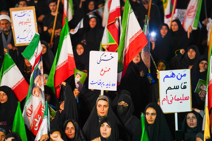 تصاویر/ تجمع باشکوه مردم نیروگاه قم در چله سوم شهادت قائد امت و شهدای جنگ رمضان
